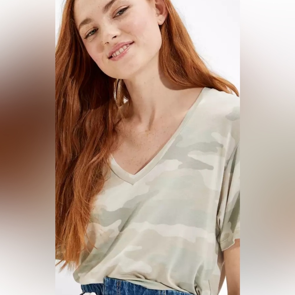 American eagle soft and sexy v neck t. Camo size xL